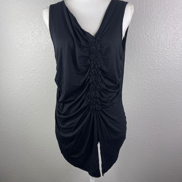 Black top with ruching down the middle - Picture 2 of 9